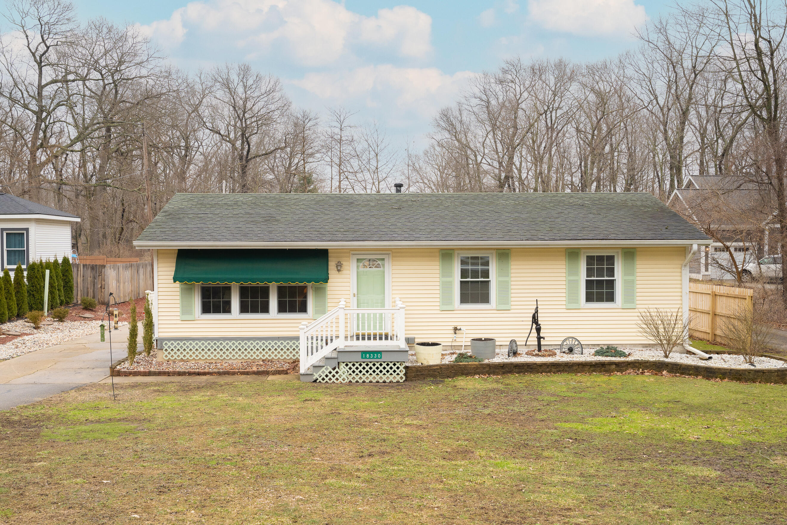 18330 North Fruitport Road Spring Lake, MI 49456 - Photo 2 of 31 A7300045