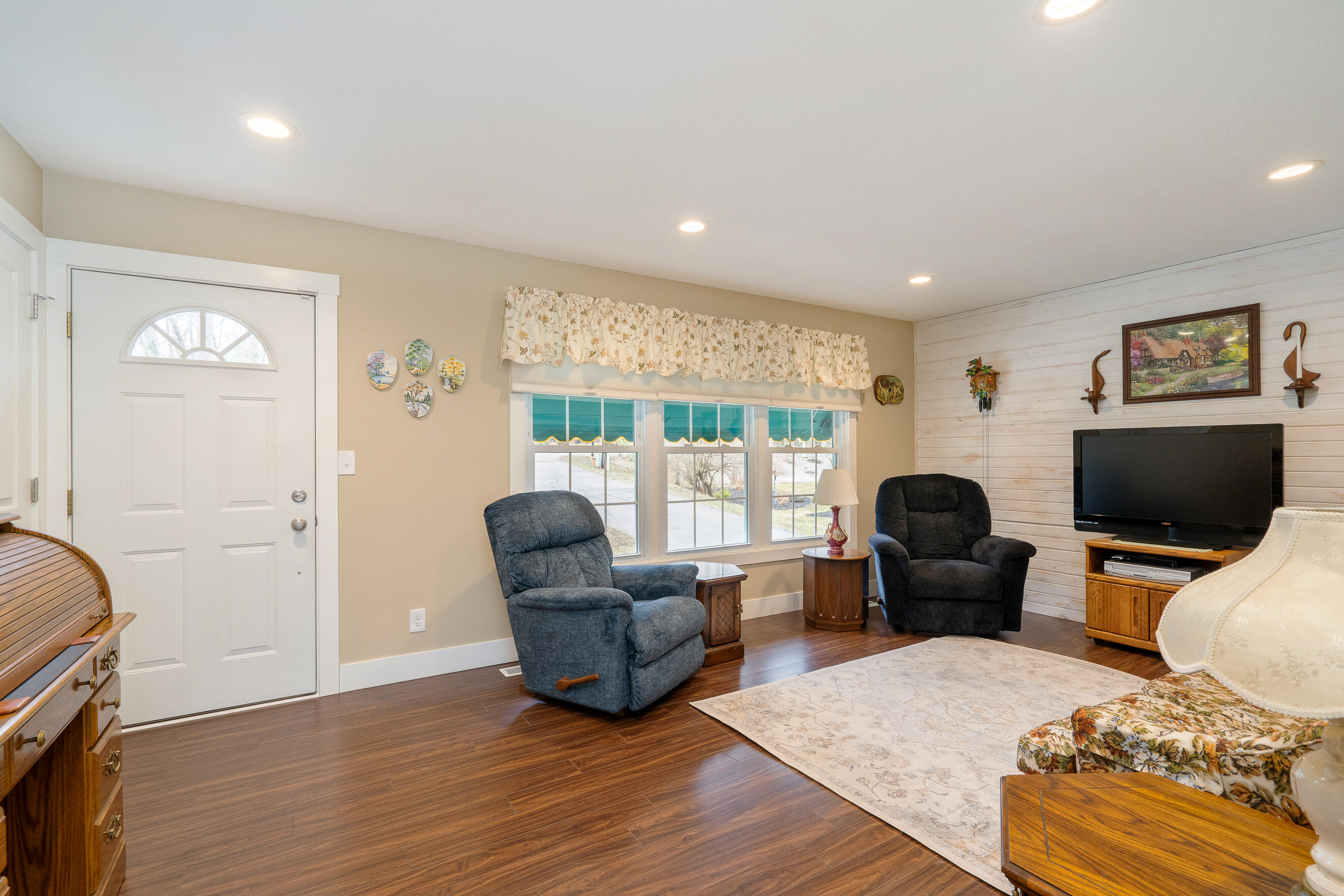 18330 North Fruitport Road Spring Lake, MI 49456 - Photo 5 of 31 A7300032