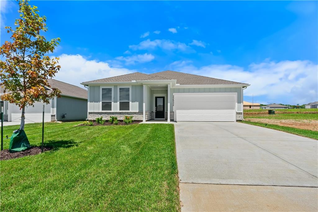 22532 West 214th Ter Spring Hill Spring Hill, KS 66083 - Photo 2 of 33