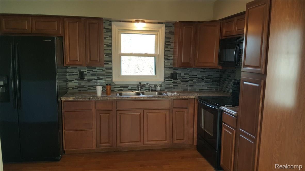 6997 Stow Road Fowlerville, MI 48836 - Photo 15 of 24 Modern Appliances