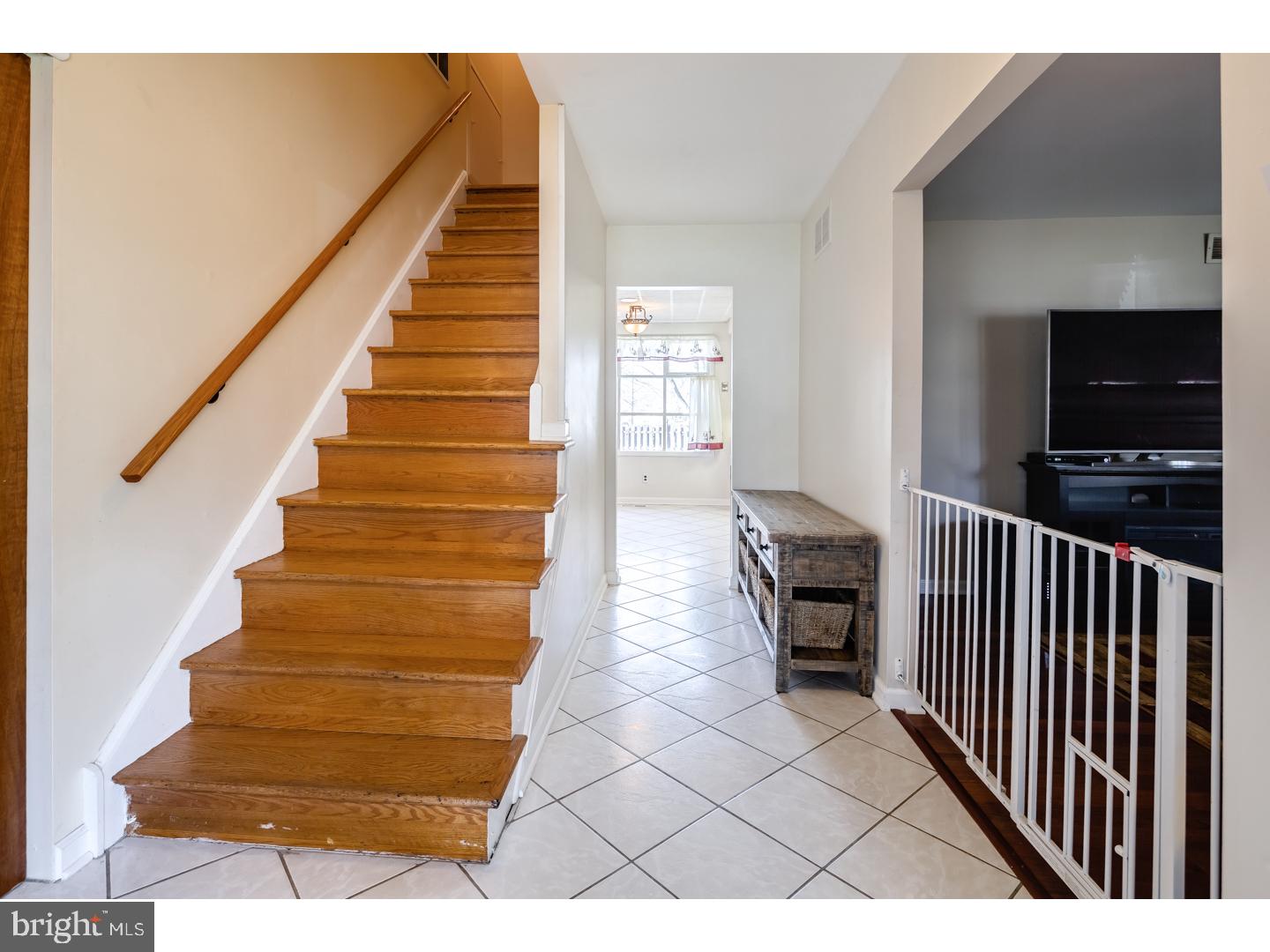 1 Greenvale Road Cherry Hill, NJ 08034 - Photo 2 of 25 Foyer