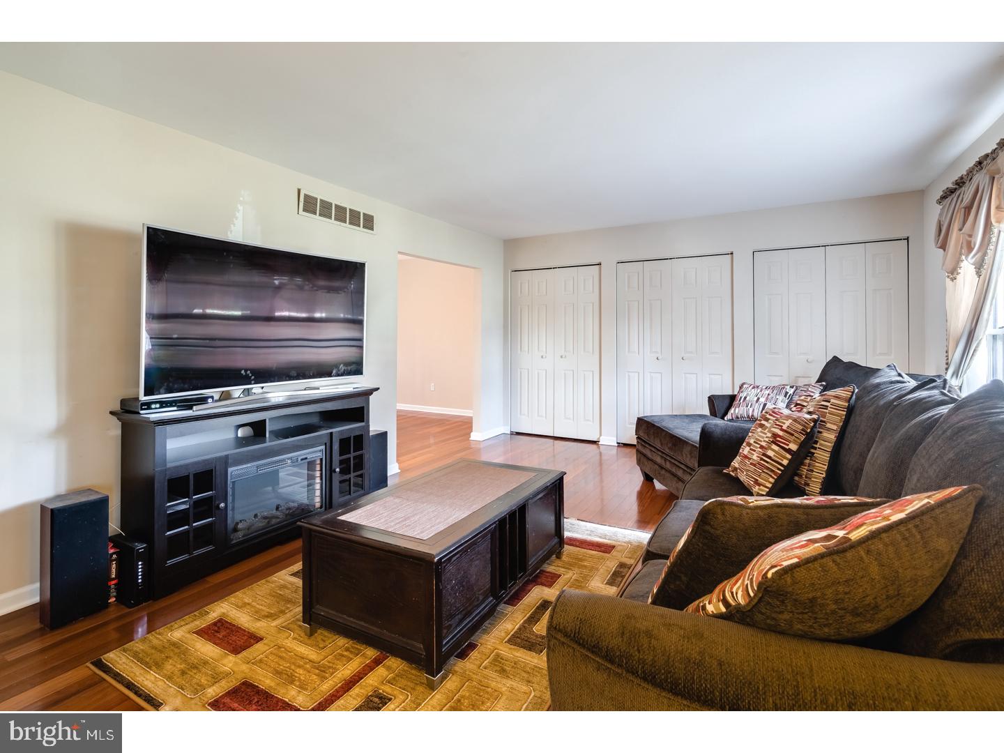 1 Greenvale Road Cherry Hill, NJ 08034 - Photo 3 of 25 Living Room