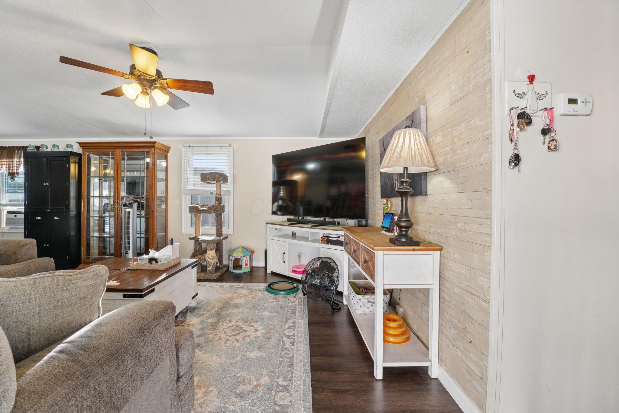 261 Berryville Road Columbus, OH 43207 - Photo 9 of 32 9-web-or-mls-261-berryville-rd