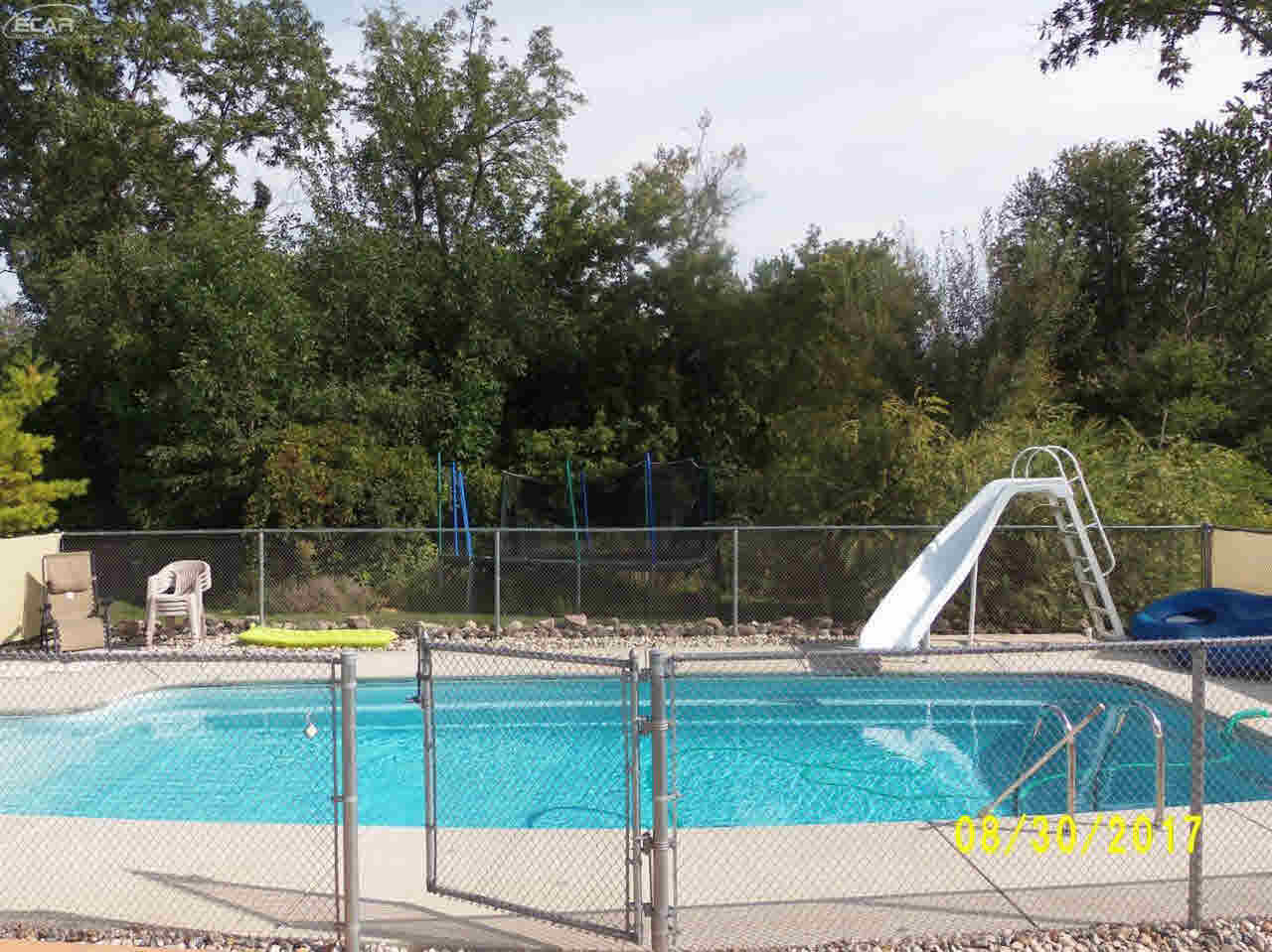 2511 West Thompson Road Fenton, MI 48430 - Photo 9 of 26 21364096-8.JPG