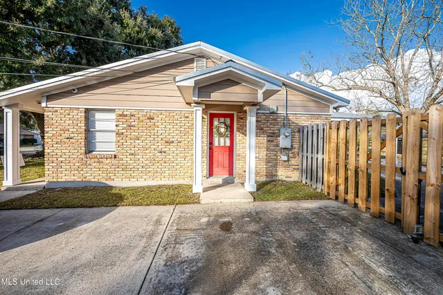 $189,000 | 2706 Lynwood Street, Pascagoula, MS 39567