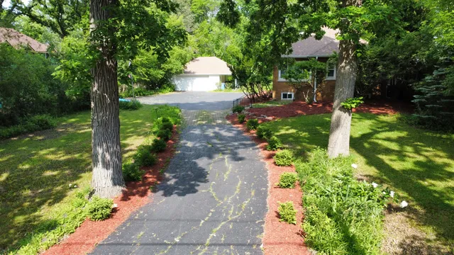 a view of a back yard