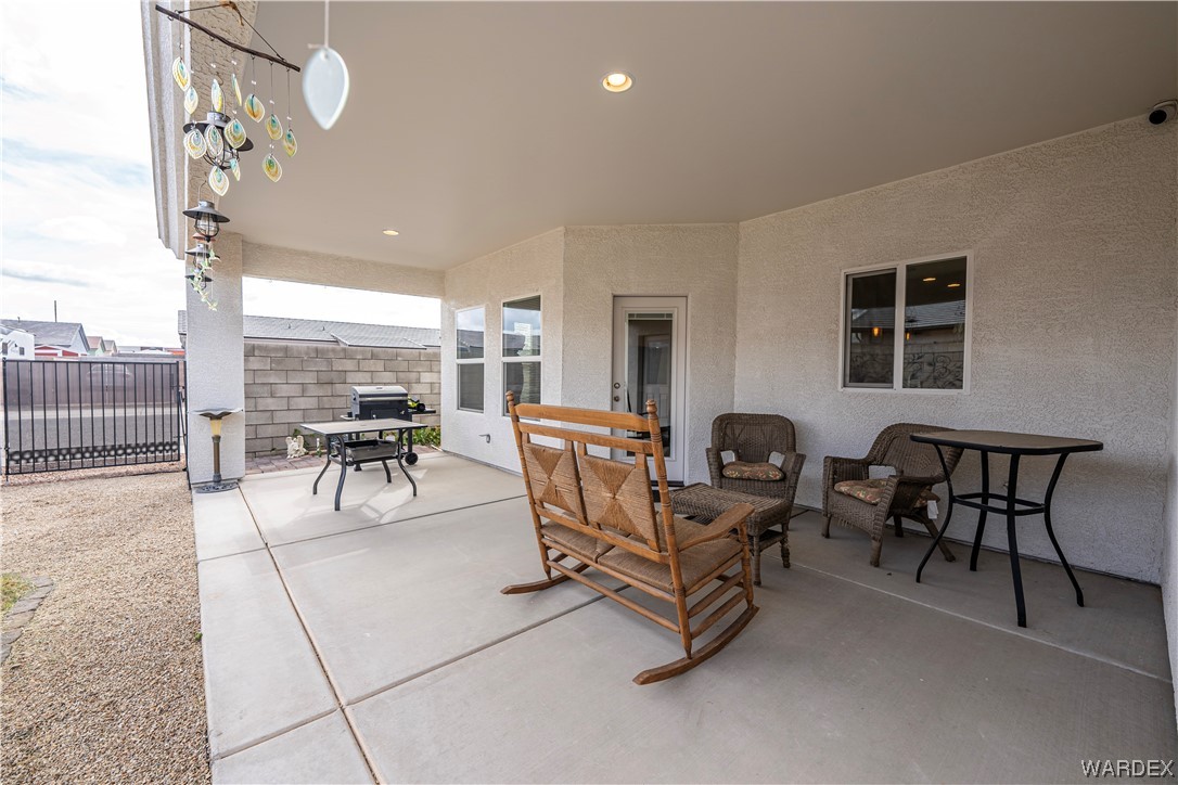 3566 North Kenneth Road Kingman, AZ 86409 - Photo 31 of 35 a living room with furniture and a table
