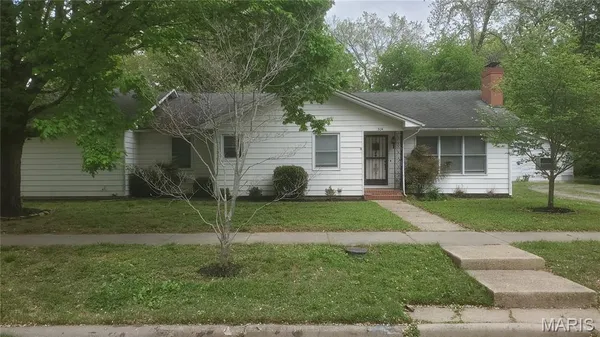 $149,900 | 304 East Cypress Street, Charleston, MO 63834