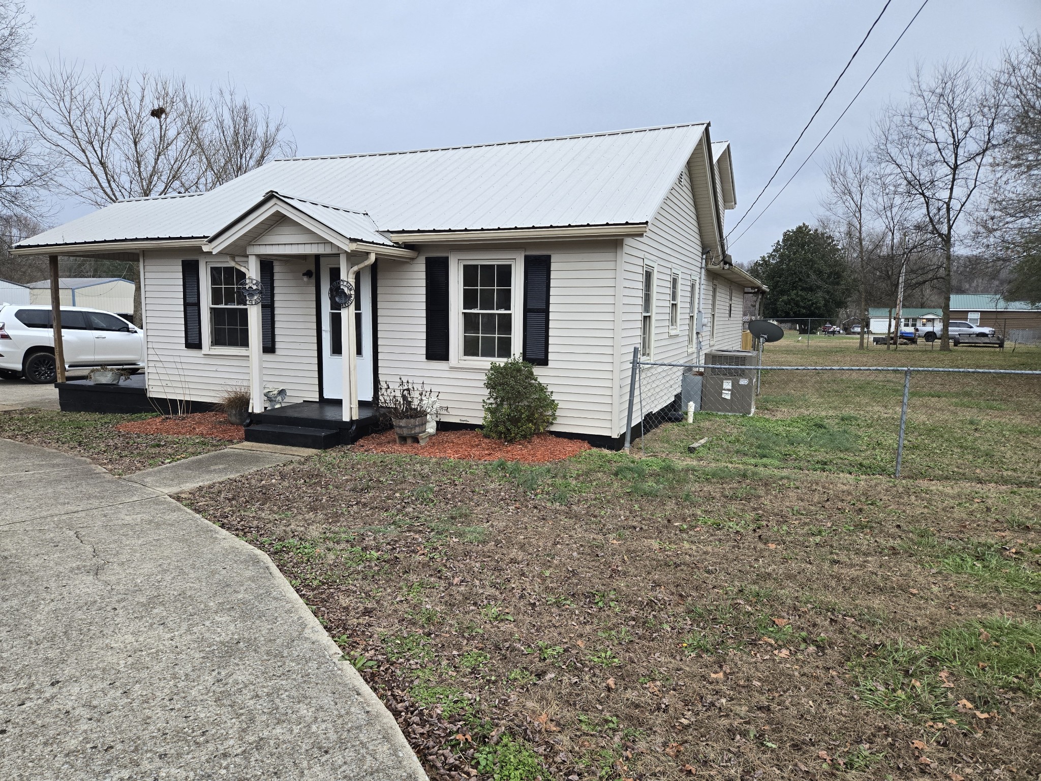 1755 West Trace Creek Road Waverly, TN 37185 - Photo 2 of 29
