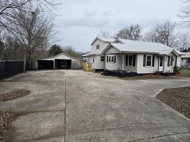 $239,900 | 1755 West Trace Creek Road, Waverly, TN 37185