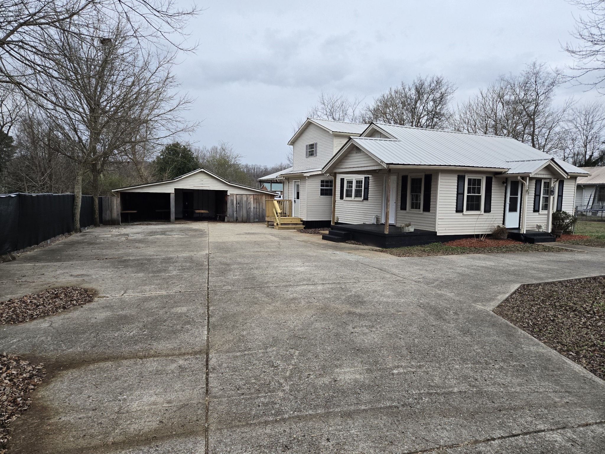 1755 West Trace Creek Road Waverly, TN 37185 - Photo 3 of 29