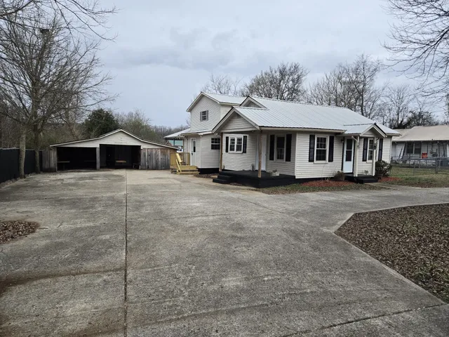 $239,900 | 1755 West Trace Creek Road, Waverly, TN 37185