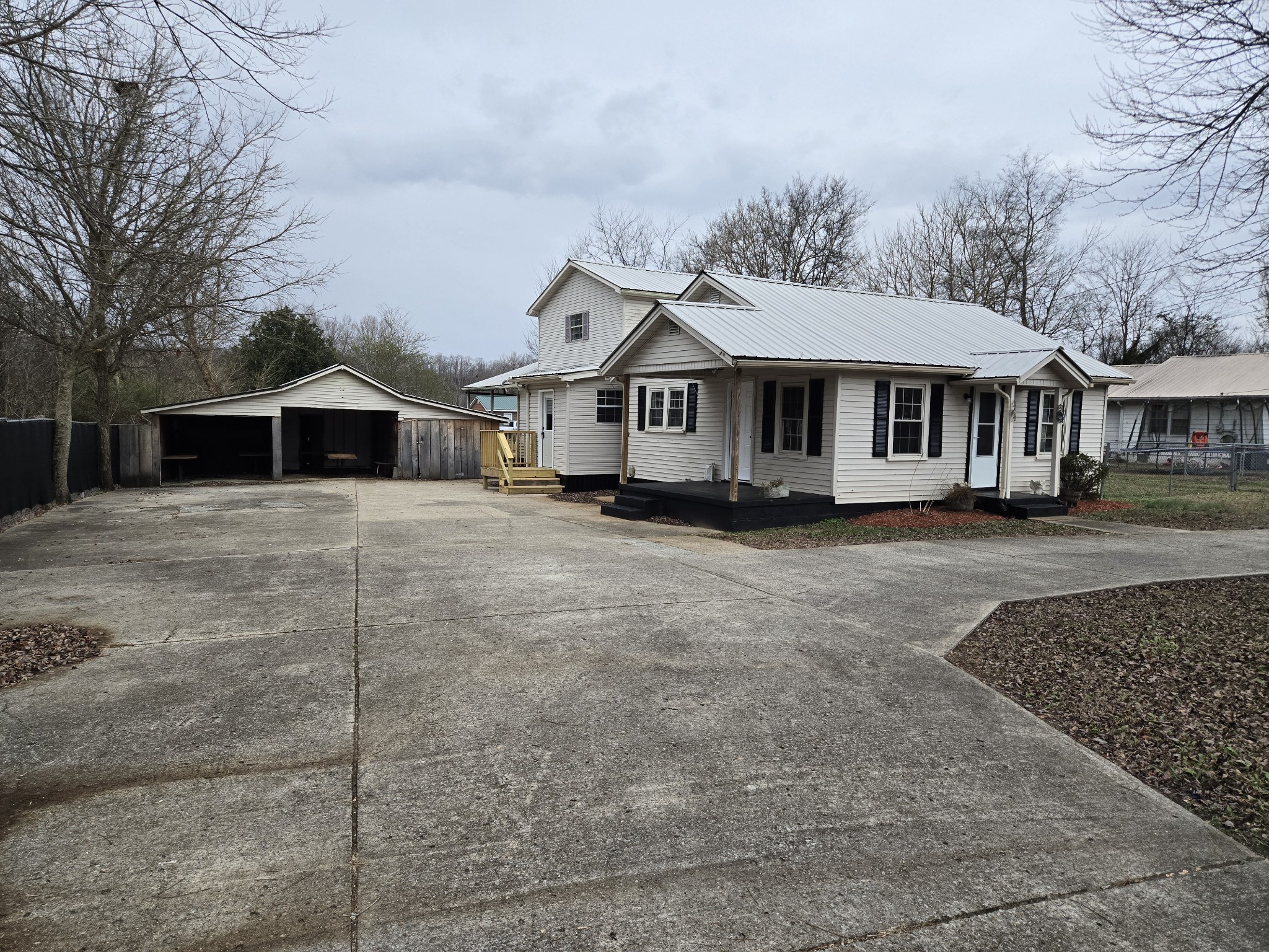 1755 West Trace Creek Road Waverly, TN 37185 - Photo 4 of 29