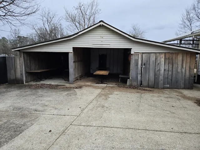 $239,900 | 1755 West Trace Creek Road, Waverly, TN 37185