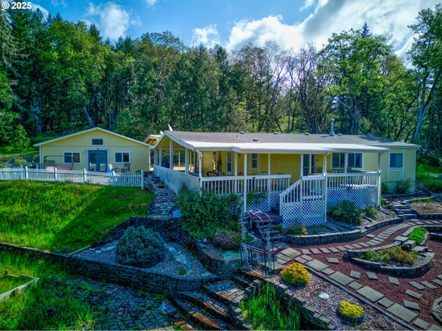 $440,000 | 1160 Cleveland Loop Road, Roseburg, OR 97471