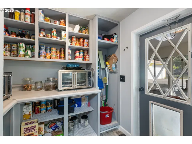 $440,000 | 1160 Cleveland Loop Road, Roseburg, OR 97471