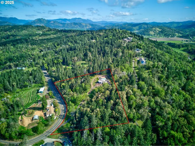 $440,000 | 1160 Cleveland Loop Road, Roseburg, OR 97471