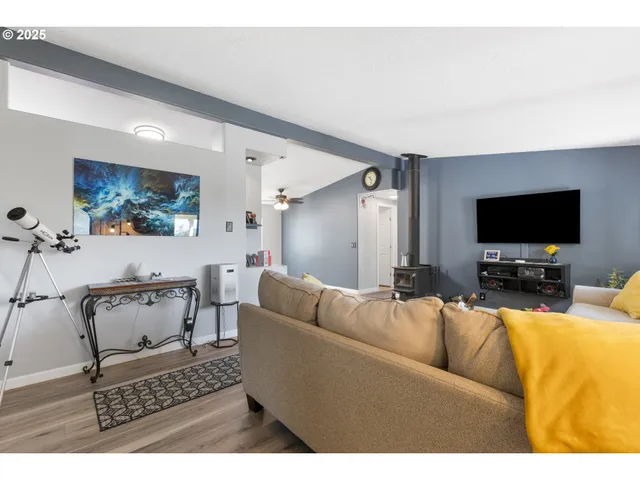 $440,000 | 1160 Cleveland Loop Road, Roseburg, OR 97471