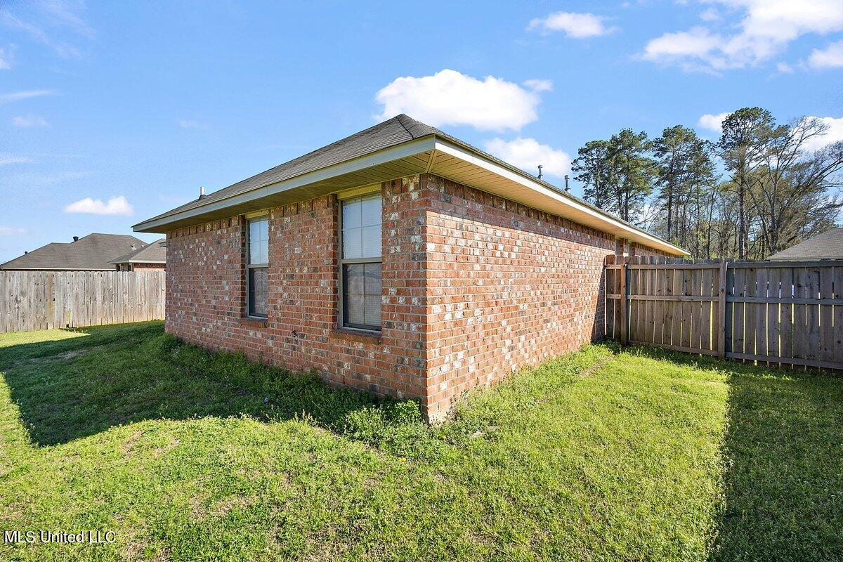 173 Winchester Street Byram, MS 39272 - Photo 3 of 20 3HTP0340
