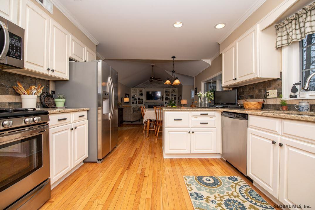 24 Huntersfield Road Bethlehem, NY 12054 - Photo 3 of 35 Photo 3