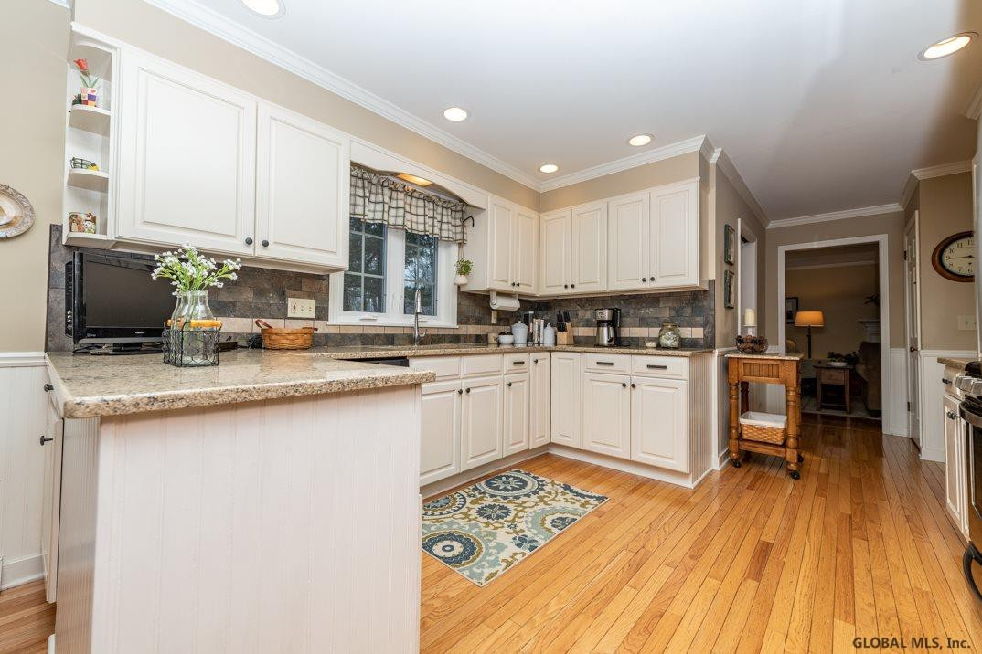 24 Huntersfield Road Bethlehem, NY 12054 - Photo 5 of 35 Photo 5