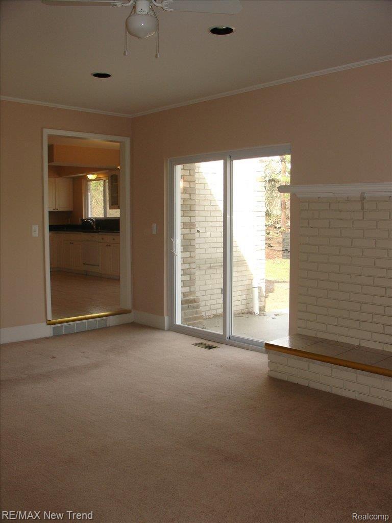 29122 Raleigh Road Farmington, MI 48336 - Photo 9 of 17 Family Room leading to new patio