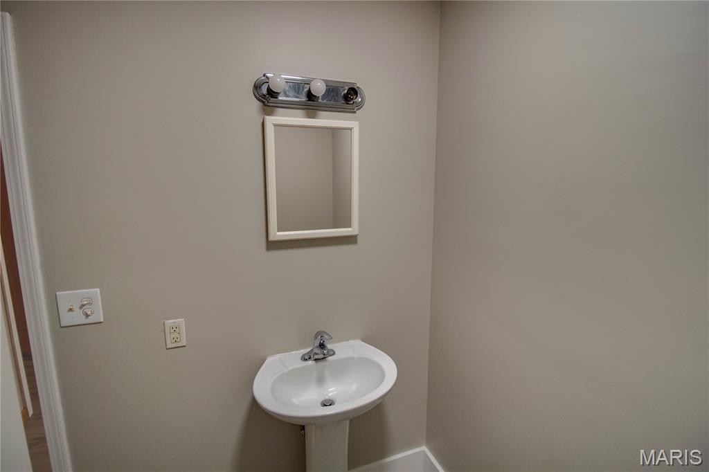 123 North Sawyer Street Wilsonville, IL 62093 - Photo 17 of 30