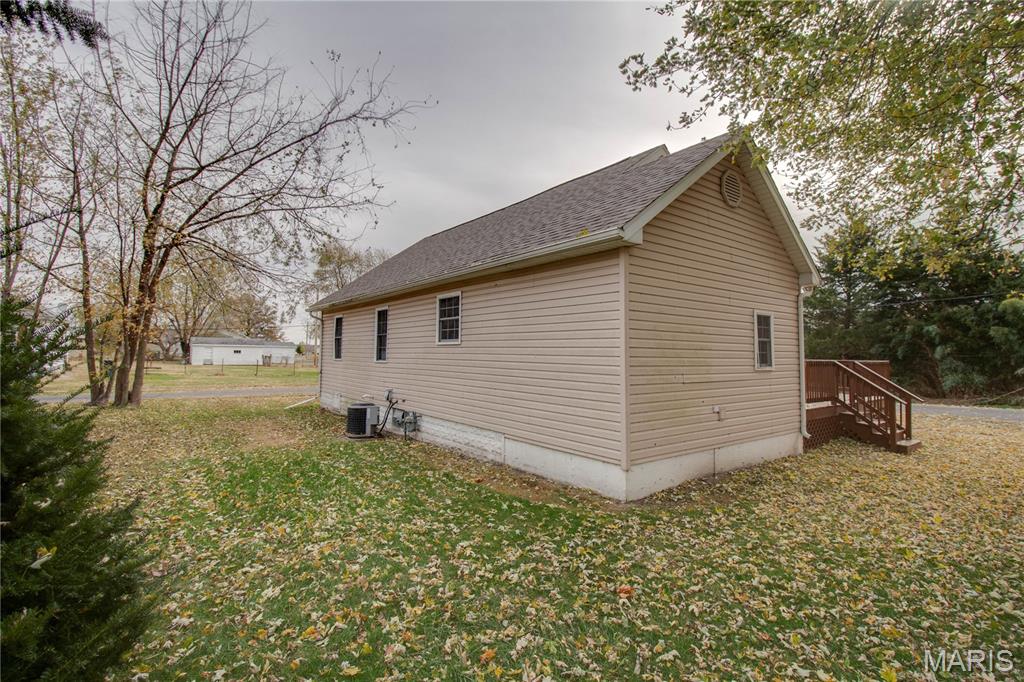 123 North Sawyer Street Wilsonville, IL 62093 - Photo 27 of 30