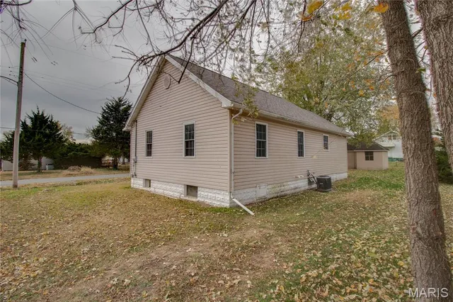 $80,000 | 123 North Sawyer Street, Wilsonville, IL 62093