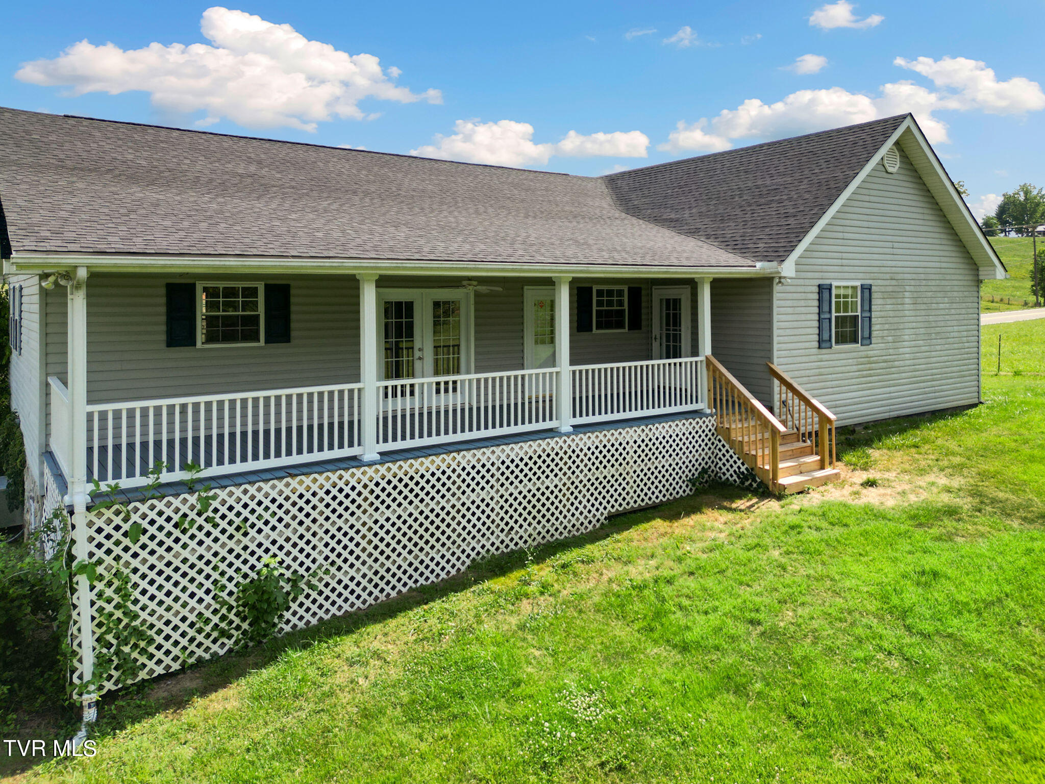 5360 Warrensburg Road Greeneville, TN 37743 - Photo 3 of 27 02