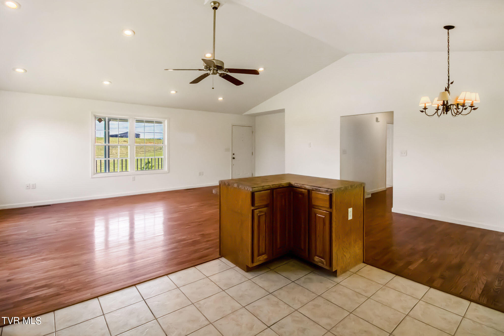 5360 Warrensburg Road Greeneville, TN 37743 - Photo 8 of 27 04