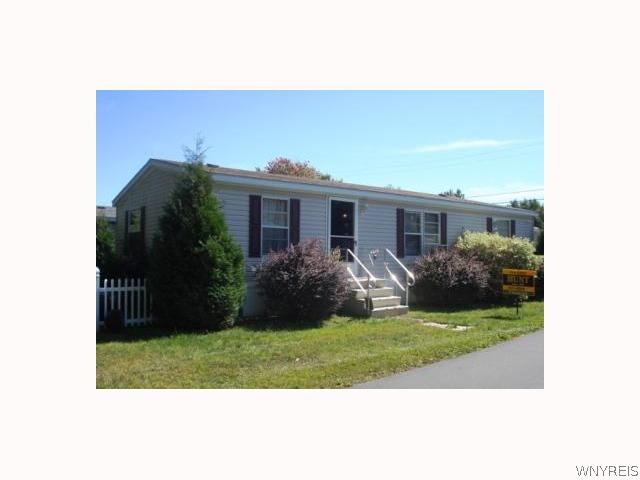 621 New Road Ransomville, NY 14131 - Photo 1 of 5 Exterior Front