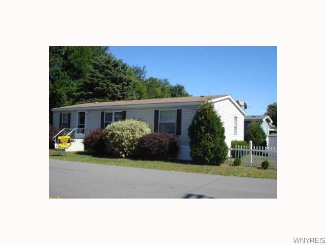 621 New Road Ransomville, NY 14131 - Photo 2 of 5 Exterior Front