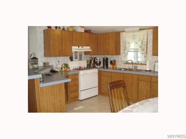 621 New Road Ransomville, NY 14131 - Photo 3 of 5 Kitchen