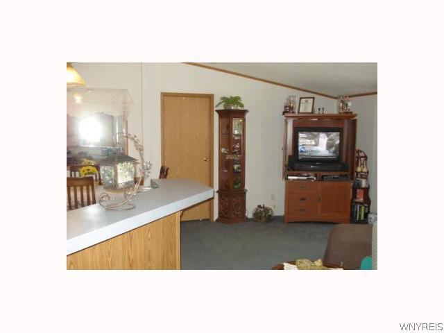 621 New Road Ransomville, NY 14131 - Photo 4 of 5 Living Room