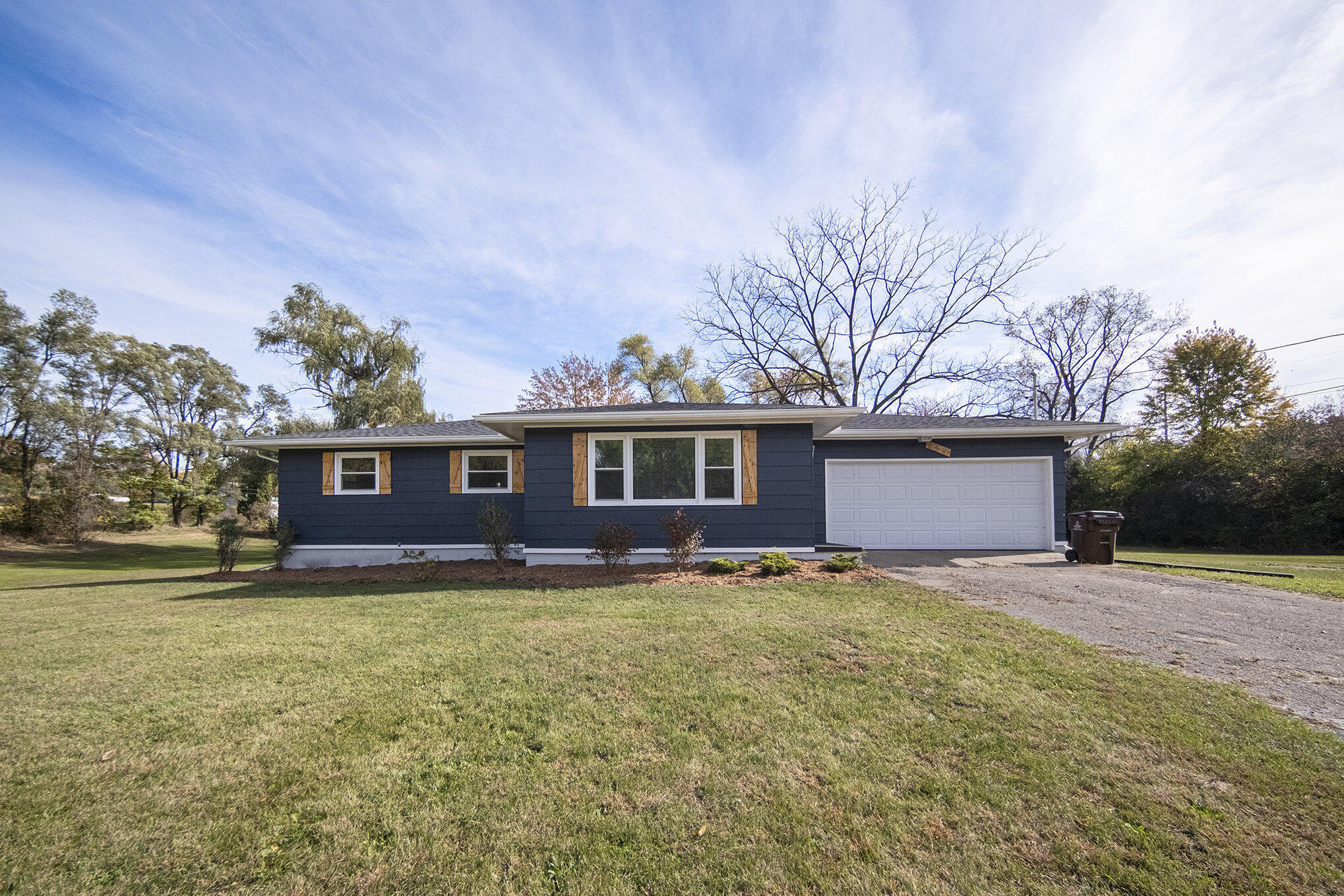 857 South Dettman Road Jackson, MI 49203 - Photo 2 of 27 857 S Dettman Rd, Jackson, MI 49203