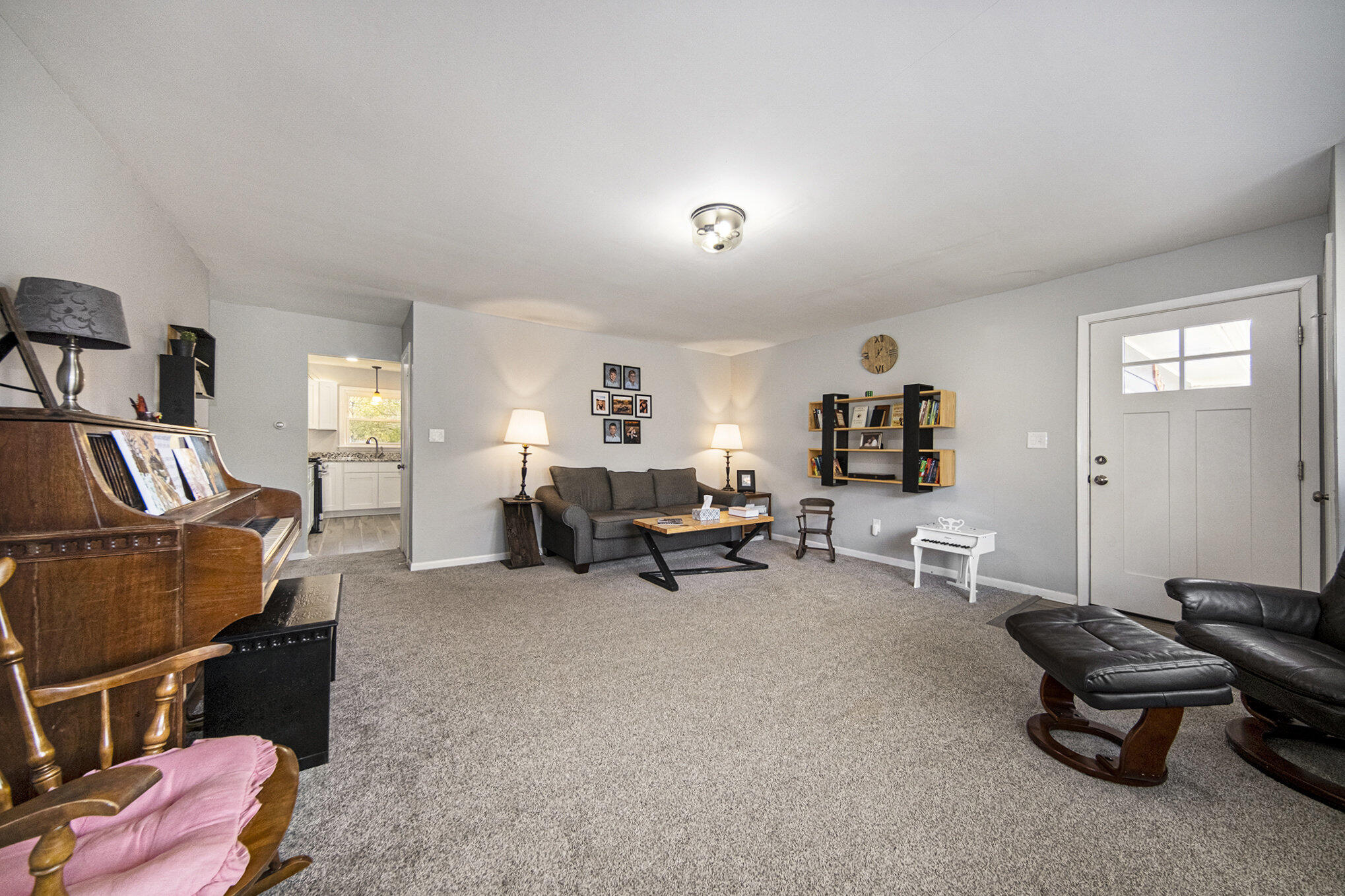 857 South Dettman Road Jackson, MI 49203 - Photo 4 of 27 857 S Dettman Rd, Jackson, MI 49203