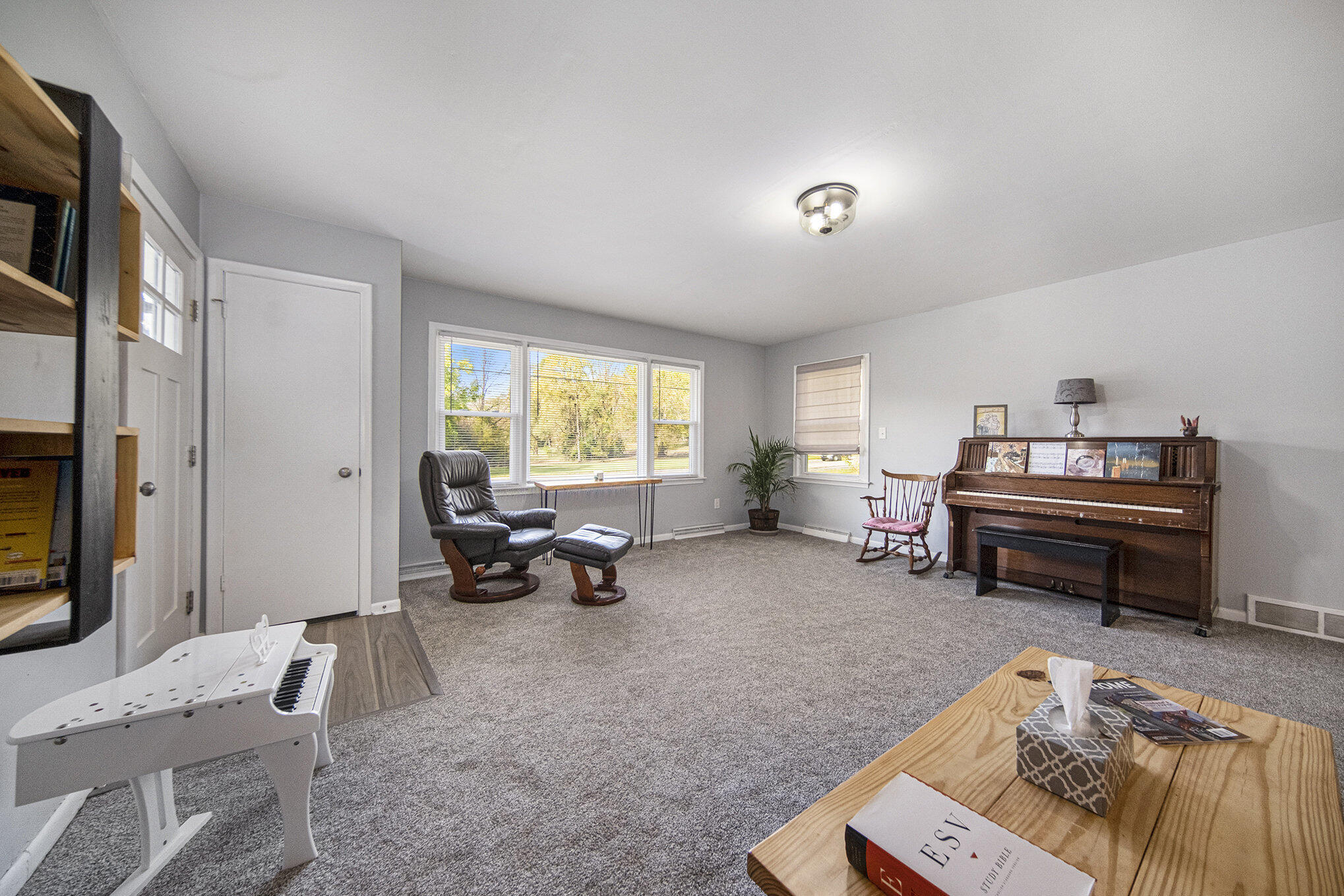 857 South Dettman Road Jackson, MI 49203 - Photo 6 of 27 857 S Dettman Rd, Jackson, MI 49203