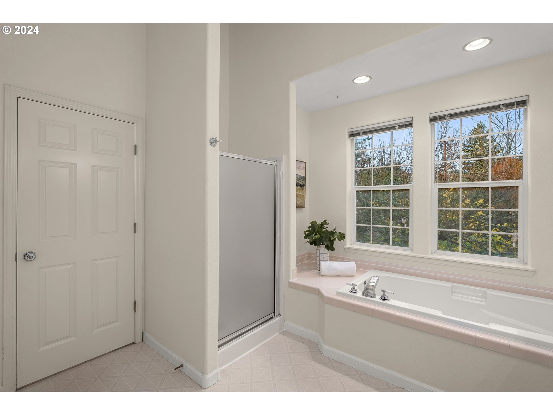 1036 Northwest Burnside Road Gresham, OR 97030 - Photo 19 of 24 Gallery Image 19