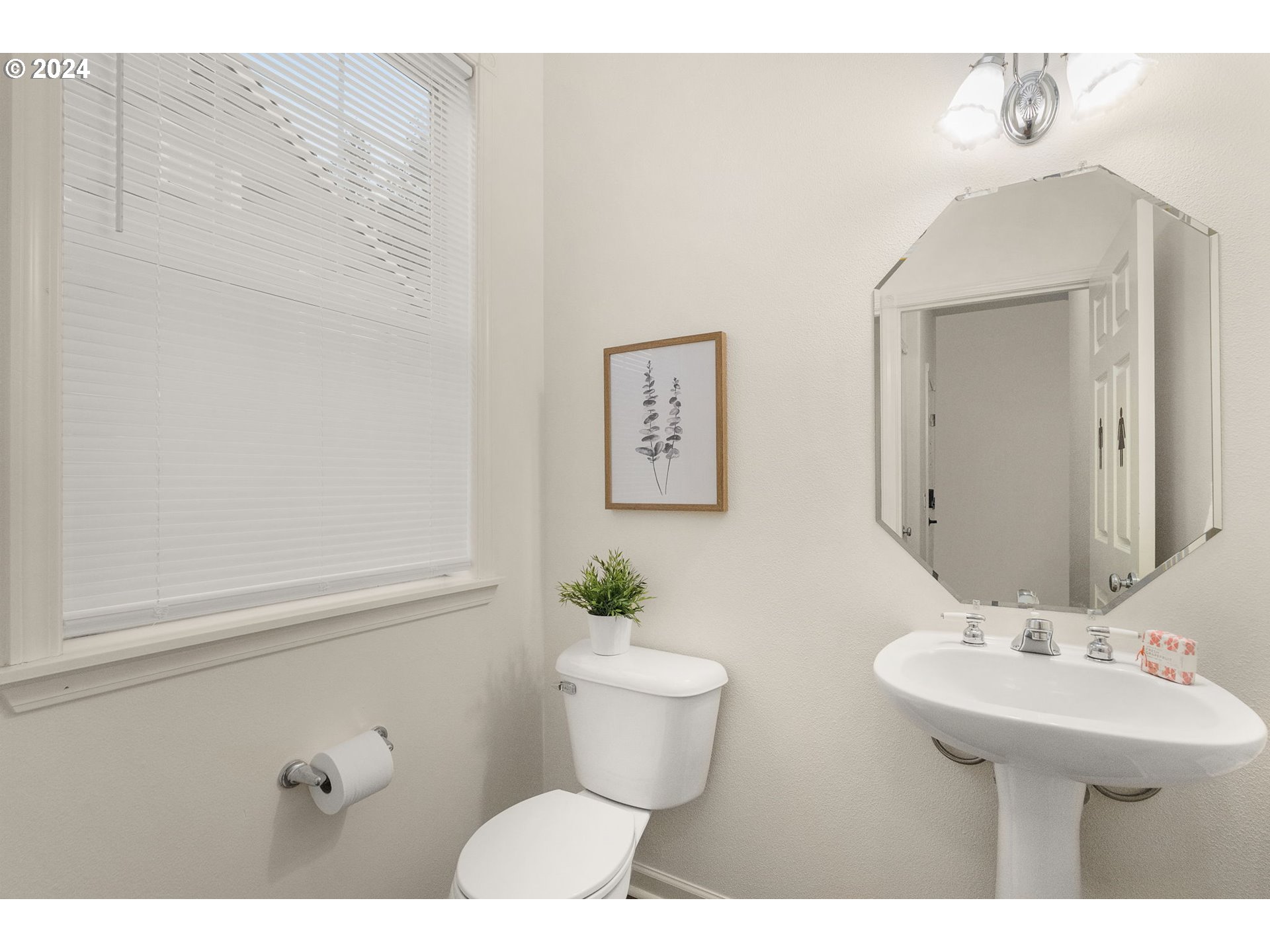 1036 Northwest Burnside Road Gresham, OR 97030 - Photo 21 of 24 Gallery Image 21