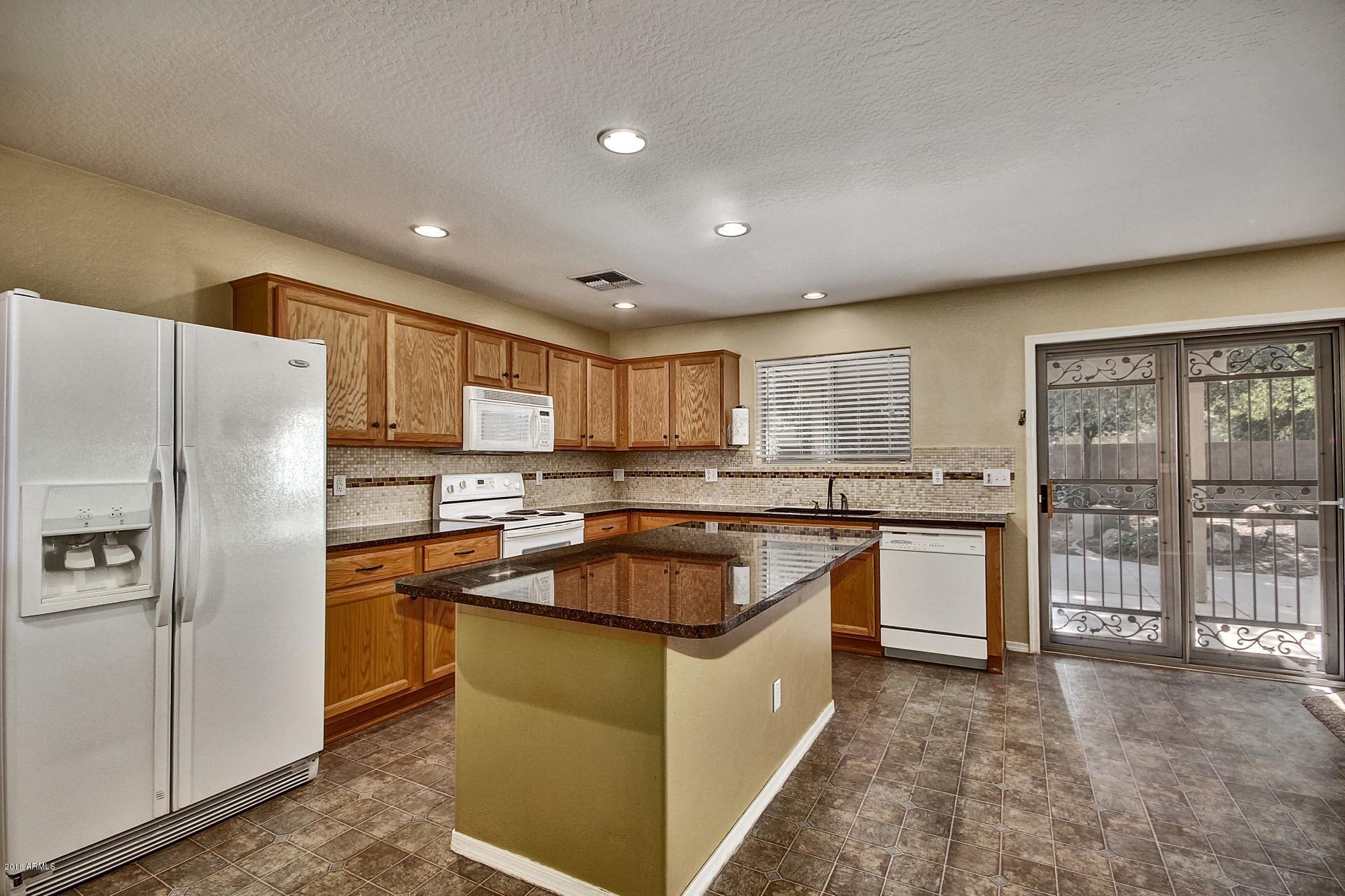 16173 West Hearn Road Surprise, AZ 85379 - Photo 5 of 28 0005-Hearn (5)