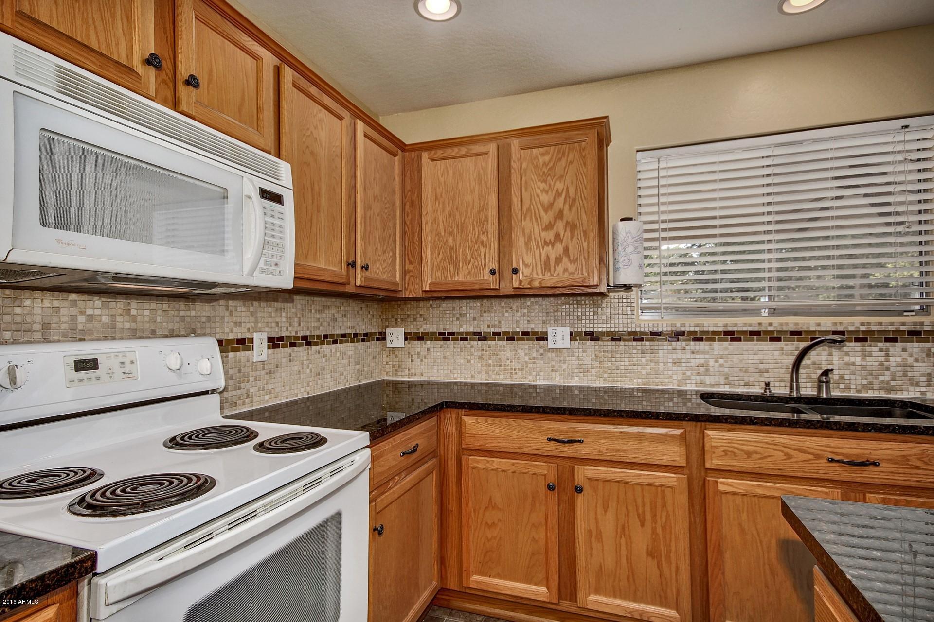 16173 West Hearn Road Surprise, AZ 85379 - Photo 7 of 28 0007-Hearn (7)