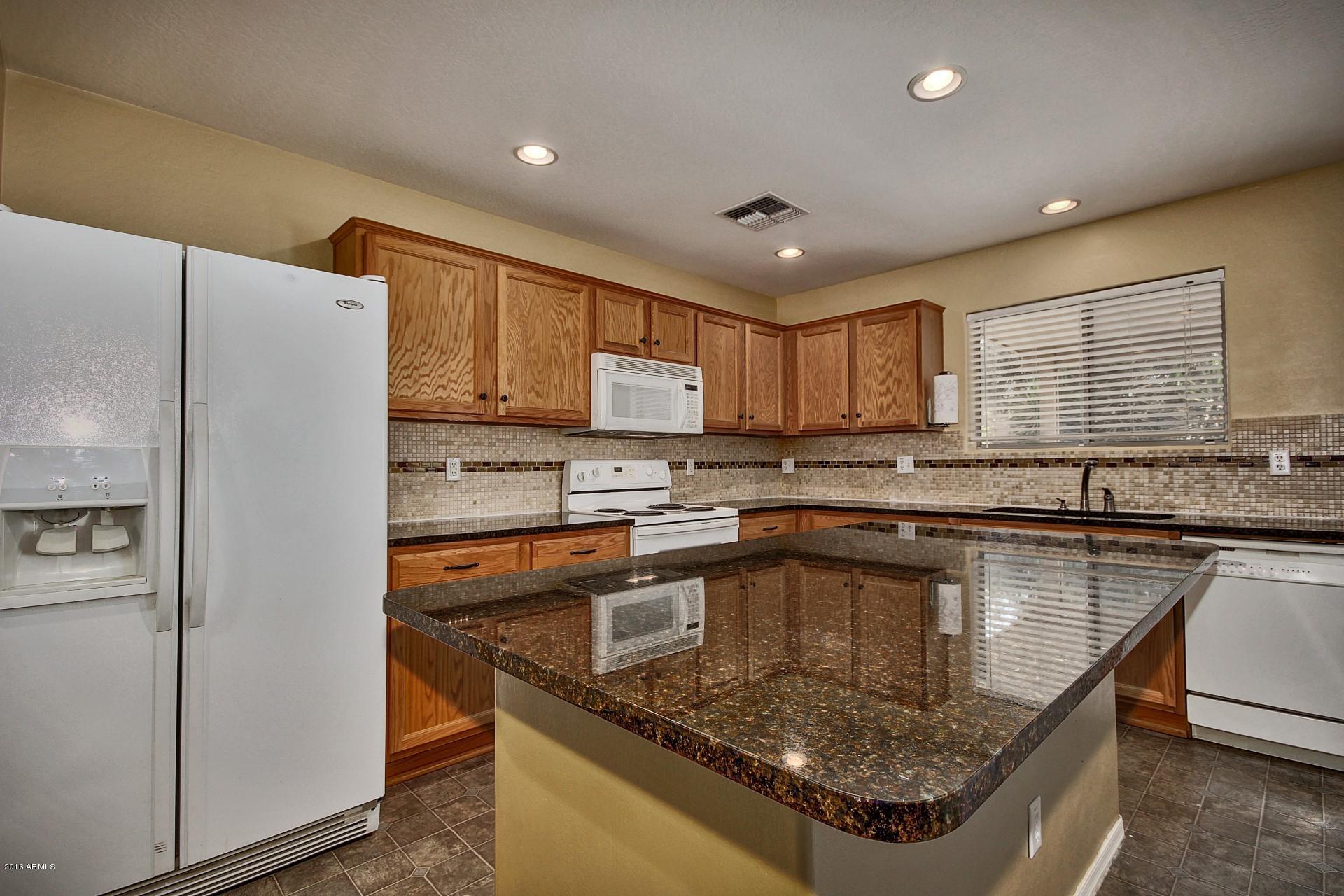 16173 West Hearn Road Surprise, AZ 85379 - Photo 8 of 28 0008-Hearn (8)