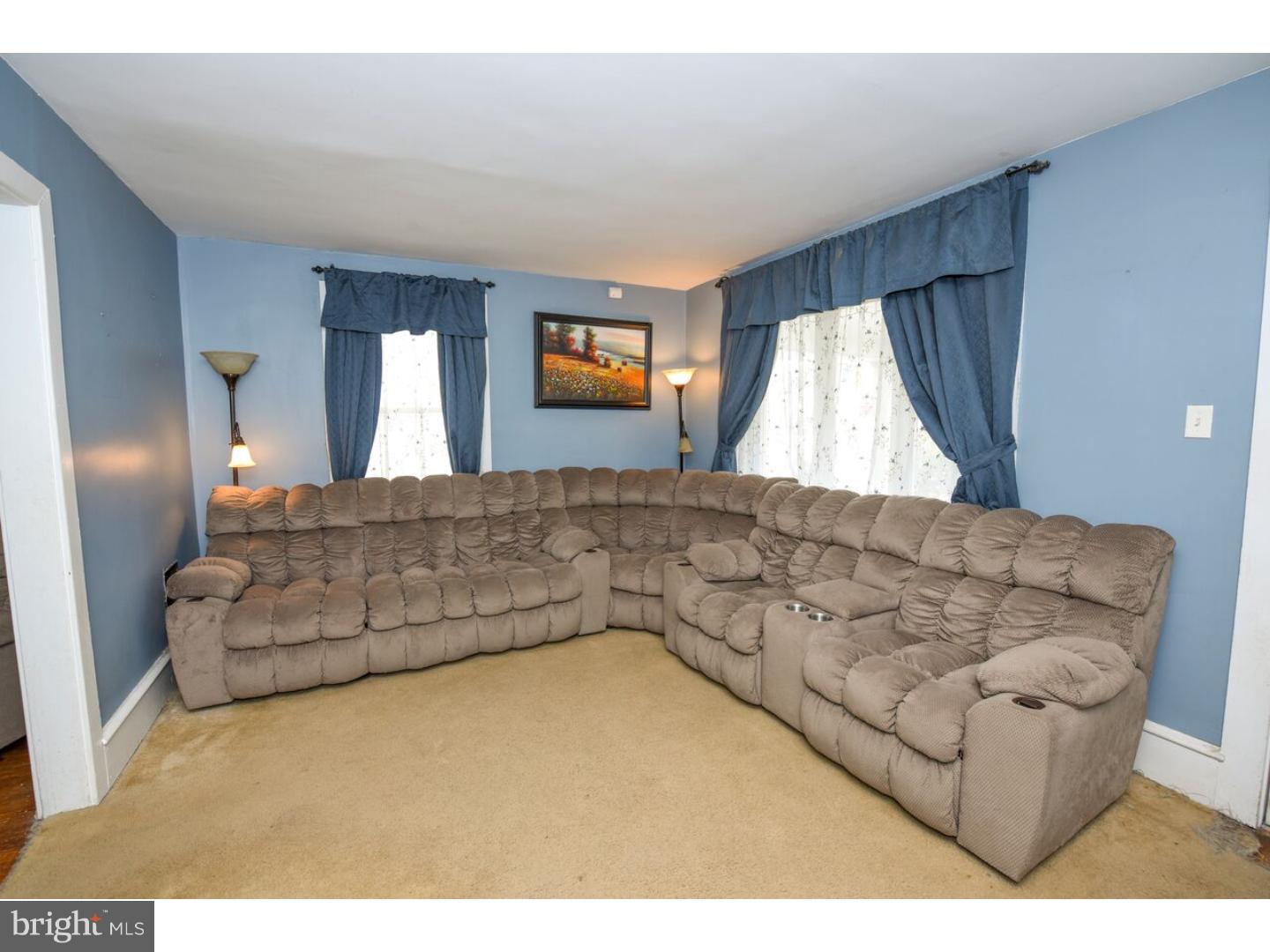 455 Jacksonville Road Hatboro, PA 19040 - Photo 4 of 25 Living Room