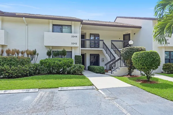 $1,950 | 3242 Perimeter Drive, Greenacres, FL 33467
