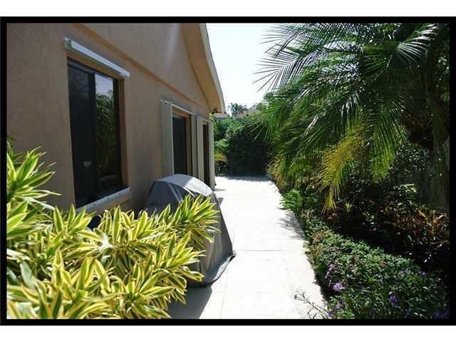 137 Dunes Edge Road Jupiter, FL 33477 - Photo 8 of 11 outside 1