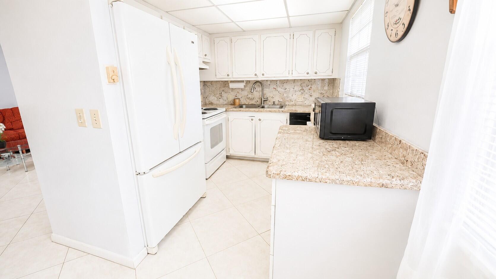 5 Suffolk A Boca Raton, FL 33434 - Photo 2 of 47 Kitchen