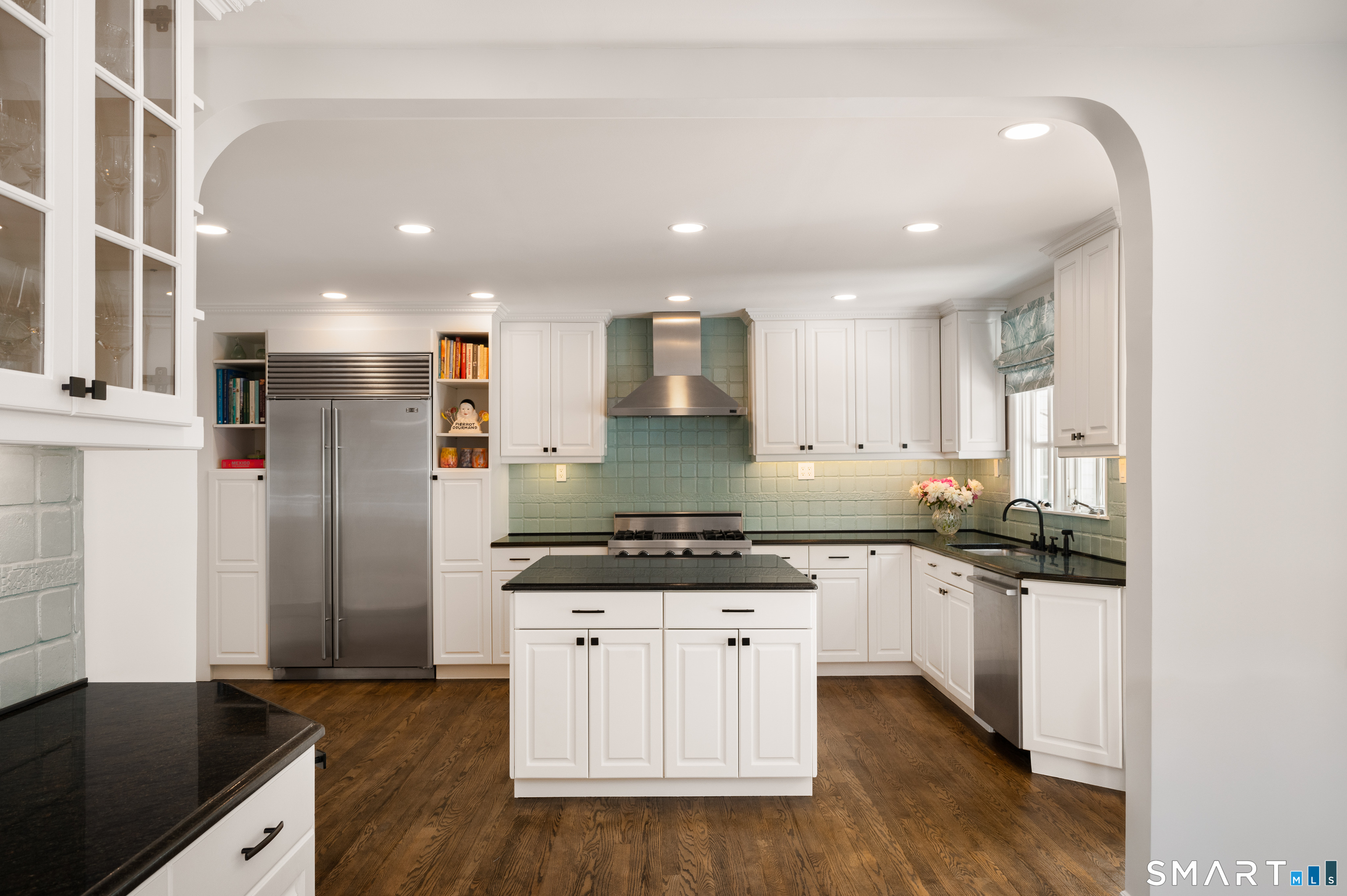 351 Erskine Road Stamford, CT 06903 - Photo 11 of 38