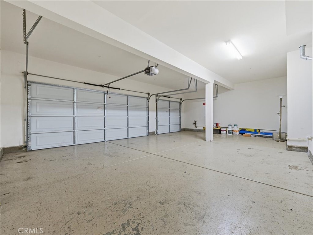 2947 Gilbert Avenue Corona, CA 92881 - Photo 55 of 60 a view of a garage