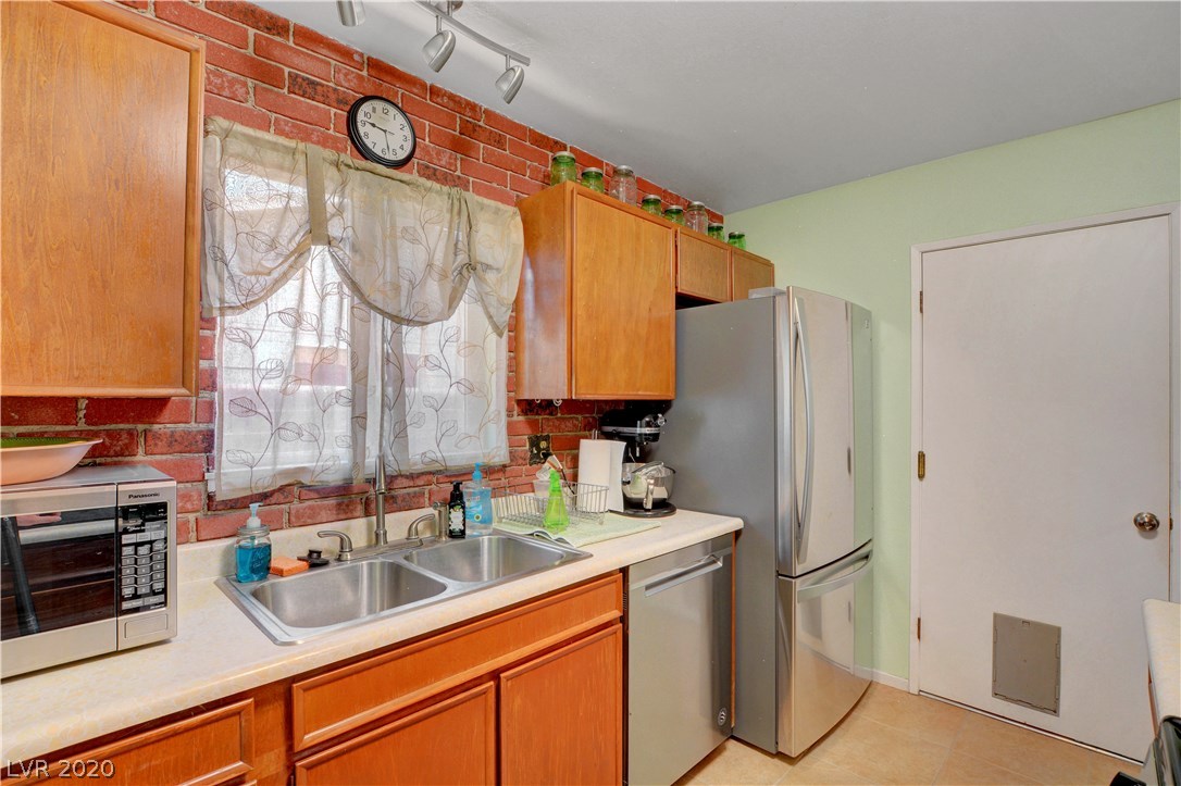 505 Altamira Road Las Vegas, NV 89145 - Photo 22 of 36 Gallery Image 22
